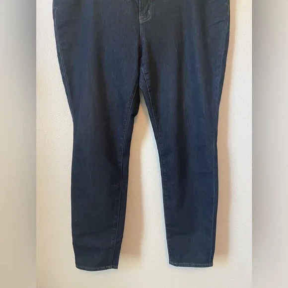 Dress Barn NWOT W62 Modern Fit Skinny Dark Wash Stretch Denim Jeans - Picture 3 of 8